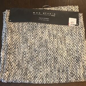 Max Studio Black and White Textured Table Runner